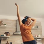 Zumba: Aplicativos para treinar e se divertir usando celular ( Imagem: Freepik)